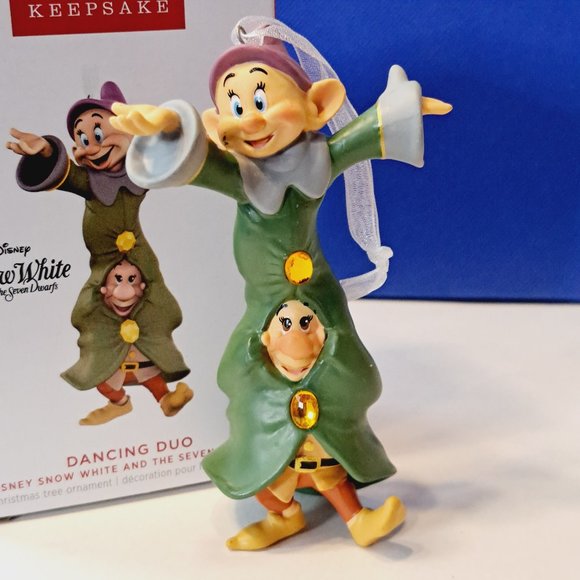 2023 Hallmark Keepsake Disney Snow White & The Seven Dwarfs Dancing Duo Ornament - Picture 1 of 8